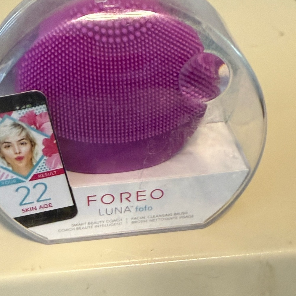FOREO Luna Fofo Facial Brush in Purple and White Packaging